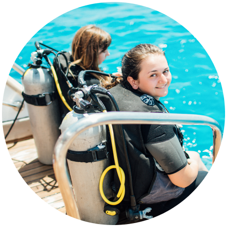 scuba club tucson student sitting on the deck near the water for training