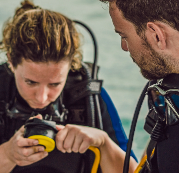 women learning how to scuba dive