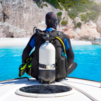 a scuba club tucson student ready to dive in the water