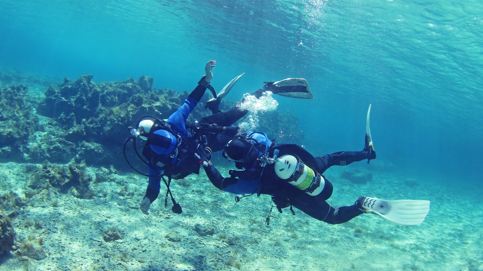 divers diving happily after taking advanced diving certifications at scuba club tucson